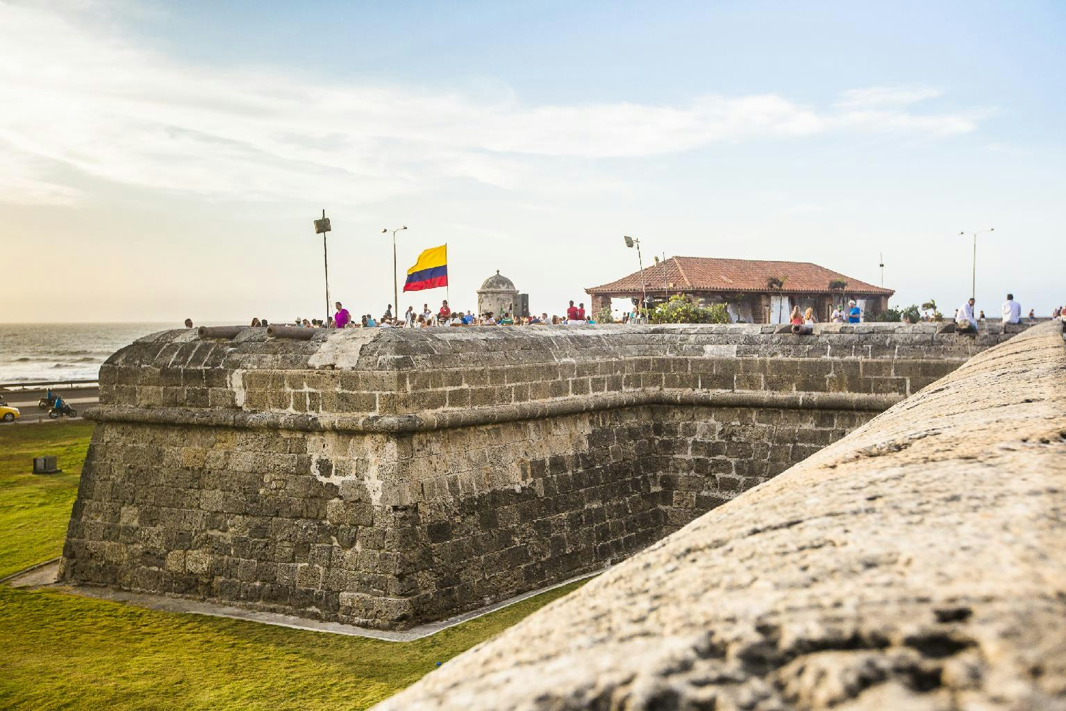 Recorrido Por Los 11 Kilómetros De Murallas De Cartagena